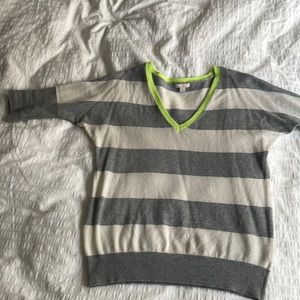 Gap guc elbow length sweater neon collar trim v-neck